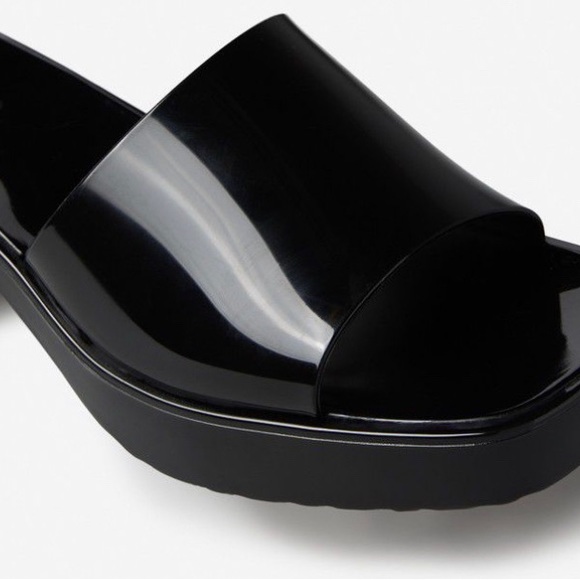 Shiny Black Slip On Open Toe Chunky Heel Size 6 - Picture 4 of 4